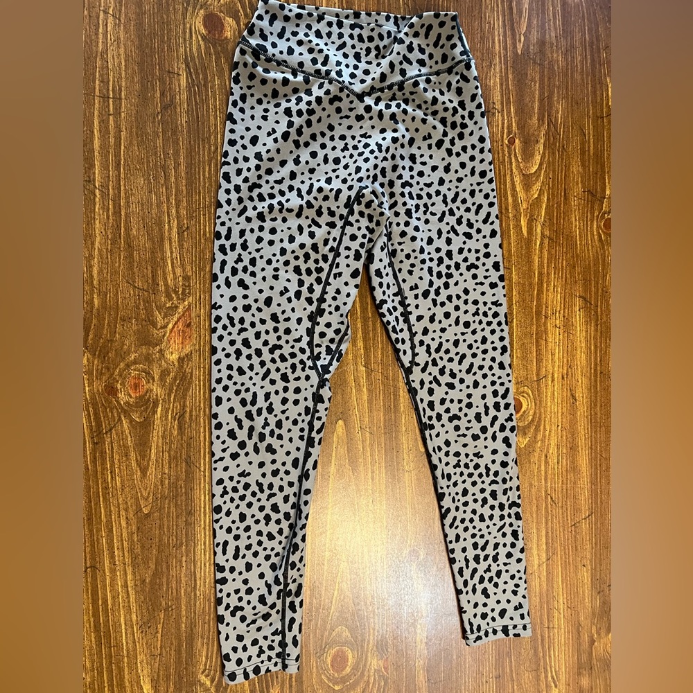 Balance Athletica Snow leopard Leggings - Picture 3 of 6